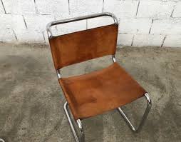 Marcel breuer pensait ses créations par rapport à leur fonction et leur utilité et souhaitait en faire des dispositifs indispensables à la vie moderne. Ensemble De 4 Chaises Cuir Fauve Marcel Breuer Modele B33