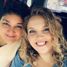 Victoria Ka'awa-Opiana (@loveallcurls) • Facebook