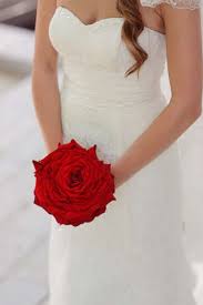 We did not find results for: Im Weissen Hochzeitskleid Der Braut Mit Einem Strauss Roter Rosen Lizenzfreie Fotos Bilder Und Stock Fotografie Image 30833511