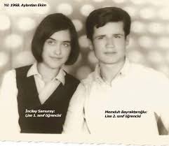 Gazeteci yazar olan mehduh bayraktaroğlu 1952 doğumlu. Memduh Bayraktaroglu Fan Club Posts Facebook