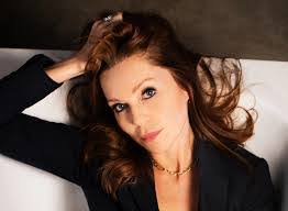 Sharon Folsom's Instagram, Twitter & Facebook