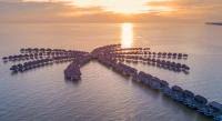 Relax with a refreshing drink at a beach. Avani Sepang Goldcoast Resort Sepang Aktualisierte Preise Fur 2021