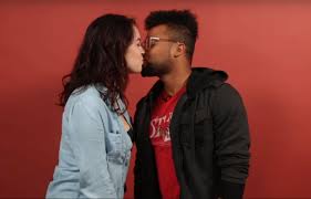 Girls' night is a must for me—there are few things i love more than getting together with my best friend dishing about our latest relationship dramas while eating an insane amount of tacos. This Video Of Gay Men Making Out With Girls Is Kind Of Awkward Sick Chirpse