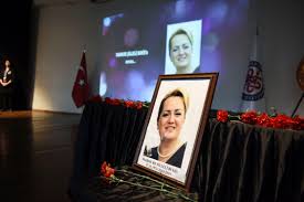 Ege Universitesi Nin Aci Gunu Gorevi Basinda Gecirdigi Kalp Krizi Sonrasinda Gectigimiz Hafta Vefat Eden Ege Universitesi Tip Hemsireler Diyaliz Tip Fakultesi