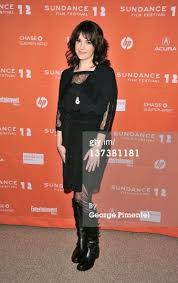 Hello i must be going features melanie lynskey in her breakout role as amy, a recent divorcée who seeks refuge in the suburban connecticut home of her parents (blythe danner and john rubinstein). Actress Melanie Lynskey Arrives At The Hello I Must Be Going Sundance Film Festival Actresses Sundance Film
