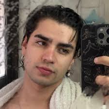 reina de las compras innecesarias (@daniela_rojas98)