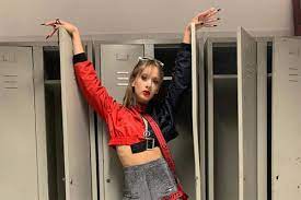 Jun 15, 2021 · la presenza di artiste è uno dei punti cardini del disco, con chadia rodriguez e rose villain che raccontano un immaginario diverso dell'hip hop italiano, un passo in avanti in un processo che. Chi E Chadia Rodriguez La Trapper Italiana Biografia E Curiosita