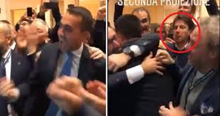 Последние твиты от movimento 5 stelle (@mov5stelle). Io Non Sono Dei 5 Stelle Ma Il Video Dell Esultanza Di Conte Con Di Maio Dice Tutt Altro L Huffpost