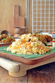 Nasi lemak adalah antara makanan yang paling digemari di malaysia. Nasi Oren Sedap Qasey Honey
