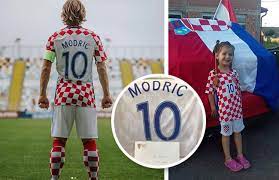 • merhaba arkadaşlar bugün luka modri̇ci̇. An Leukamie Erkranktes Madchen Schreibt Brief An Luka Modric Er Reagiert Prompt Kosmo