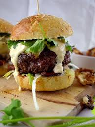 Hawaii Burger Mit Honig Bacon Ananas Chili Curry Mayo Crispy Onion Rings Mit Bildern Toast Hawaii Hausgemachte Burger Knusprige Zwiebeln