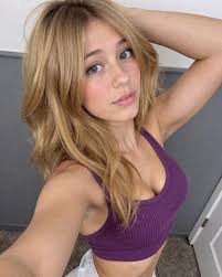 Gracie Higgins's Instagram, Twitter & Facebook