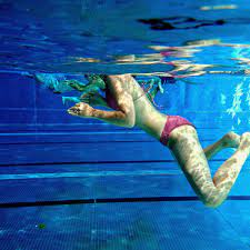 Oben-ohne-Schwimmen in Göttingen: So läuft die Testphase - DER SPIEGEL
