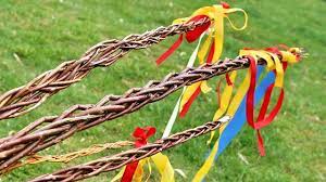 A pomlázka is a stick made by braiding together several thin branches of willow rods and adding colorful ribbons at the top end. Czech Easter Duolingo