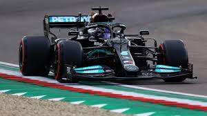 Az összetettben vezető pilótát a mercedes két versenyzője, a délelőtt még legjobb finn valtteri bottas, valamint az akkor második, hétszeres világbajnok és címvédő brit lewis hamilton követte. Hamilton A 99 Pole Poziciojat Szerezte Felborultak Az Eroviszonyok A Red Bullnal Eurosport