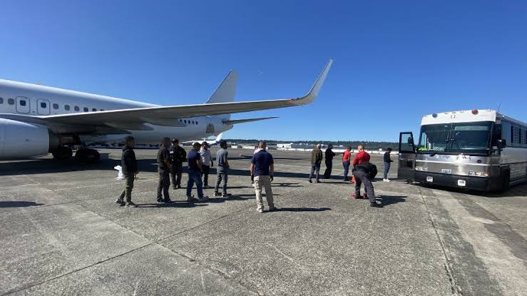 13 migrants transferred out of Tacoma onto ICE flight