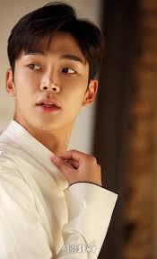 Eli Aquino (eliloveskorea)