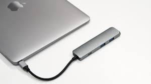 satechiのusb type c マルチポートアダプタがスリムで持ち運びに便利そう スリム