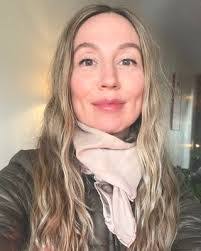 Amanda Heath's Instagram, Twitter & Facebook