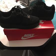 Air Force 1 Black Swoosh Gum Sole Nike Low Rise Uptowns Air Force Ones Black Nikes Nike Air Force Ones