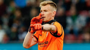 Hrádecký was born in bratislava, slovakia. Bayer Leverkusen Torwart Lukas Hradecky Flieht Vor Braunbar