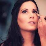 Elinor Mann's Instagram, Twitter & Facebook