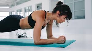 Für eine größere bandbreite an übungen mit kurzhalnten ist auch die anschaffung einer verstellbaren trainingsbank zu erwägen. Armtraining Ohne Gewichte 5 Beliebte Ubungen Furs Home Gym Wmn