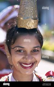 Kandyan costume hi-res stock photography and images