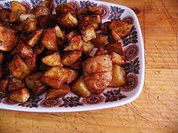 1 Kg Of Unpeeled Roughly Chopped Potatoes 1 2 Cup Extra Virgin Olive Oil 1 Tablespoon Of Sweet Paprika 1 Teaspoon Of Dried Or Mexican Potatoes Recipes Potatoes