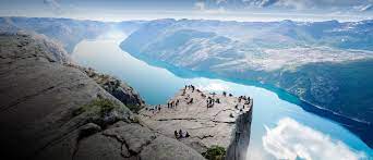 Ta med din kjære på et romantisk og sporty opphold hos preikestolen basecamp. Die Wanderung Zum Preikestolen Planen Lysefjord Norwegen