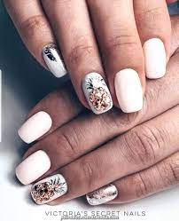 Y una de sus formas más hermosas, es la que se da entre las chicas que prometen estar unidas para siempre entre sí. Unico Y Creativo Los Disenos De Unas Cortas Mas Hermosos Para 2019 Pineapple Nails Short Nail Designs Cute Acrylic Nails
