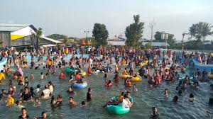 Dira Kencong Lengkapi Wahana Kolam Ombak Layaknya Di Pantai Http Zonajatim Id