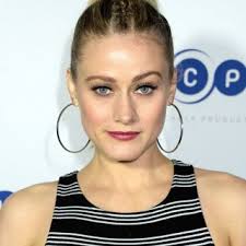 Glasses of view of Alice Quinn (Olivia Taylor Dudley) in The Magicians