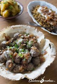 La viande hachée crue se mélange à l'œuf, à la mangue et aux herbes. Boulettes De Viande Hachee A La Libanaise Kefta Cuisinons En Couleurs