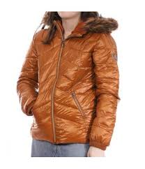 Rétro ou cheap'n chic, ce pardessus molletonné quitte les pistes et se la doudoune femme, une veste matelassée au confort irréprochable. Doudounes Femme Orange Atlas For Men