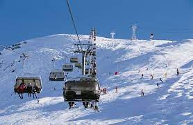 Volgens de oostenrijkse meteorologische dienst heeft er de laatste 150 jaar nog nooit zoveel sneeuw gelegen in deze gebieden. Skiers Opgelet Er Ligt Volop Sneeuw In Italie Oostenrijk En Frankrijk Buitenland Ad Nl