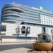 Holiday inn rosebank, an ihg hotel has an outdoor pool and a fitness center, as well as a garden. Hotel Review Holiday Inn Rosebank
