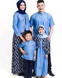 Baju batik kombinasi adalah baju batik yang sekarang ini banyak yang suka. 30 Model Gamis Couple Keluarga Modern Elegan Terbaru