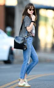 Dakota johnson's parents are melanie griffith and don johnson, after all. Dakota Johnson Street Style 11 06 2019 Celebmafia