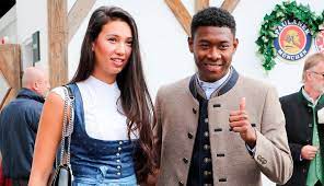 So genießen david alaba und seine freundin den wohlverdienten urlaub. Oktoberfest David Alaba Zeigt Sich Mit Neuer Freundin News At