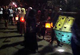 Apa yang sering dilakukan oleh sebagian umat islam, yaitu salat malam nisfu sya'ban atau disebut juga sholat raghaib sebanyak 100 rakaat, ini tidak ada. Karnaval Malam Nisfu Sya Ban Jadi Ajang Kreasi Seni Nu Jepara