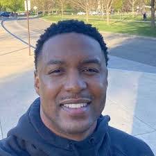 Deran Smith's Instagram, Twitter & Facebook