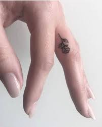 Tattoos do not always need to be enormous elaborate designs with a whole arm or chest. 60 Simple And Small Tattoos Ideas For Women Page 23 Of 68 Kornelia Beauty