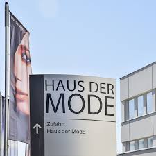 Die gründer der hdm erkannten bereits im jahr 1972 die attraktivität des standorts eschborn und legten daher hier den grundstein des haus der mode 1. Tw Studie Modezentren Sind Nicht Ersetzbar