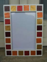 Dal ritiro delle capsule nespresso al riciclo della alluminio grazie a cial il programma prevede dunque che le capsule riconsegnate dai cittadini nelle boutique nespresso e nelle isole ecologiche su tutto il territorio nazionale siano raccolte e trattate per separare l'alluminio e il caffè residuo, avviando i due materiali a distinti processi di valorizzazione: Cornice Adornata Con Capsule Nespresso 1 Riciclo Idee Nespresso