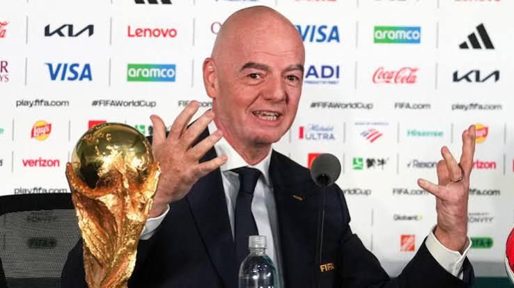 FIFA bên bờ khủng hoảng : Gianni Infantino có giữ được chiếc ghế quyền lực ? - Tạp chí thể thao - RFI
