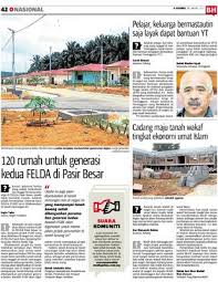 Kita berdua duduk di sofa sambil kaki kita diletakkan diatas meja. 120 Rumah Untuk Generasi Kedua Felda Di Pasir Besar Klik