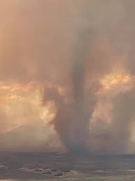 Tornado de fogo alcance de 35m instantâneo. Tornada De Foc In Sudul Meteo Buzau Original Facebook