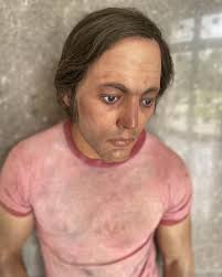 An amazing sculpture by Duane Hanson. “Young Worker” created a 1976 is  comprised of polyester resin and fiberglass, polychromed in oil. This work  is currently