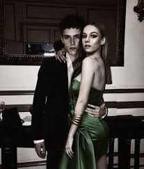 Madrid @luciadelriomanagement de aquellas que hicieron de la vida este rincón sensible, luchador Pin Di Kira Kusche Su Aron Piper X Ester Exposito Attori Hot Stile Kylie Jenner Attori